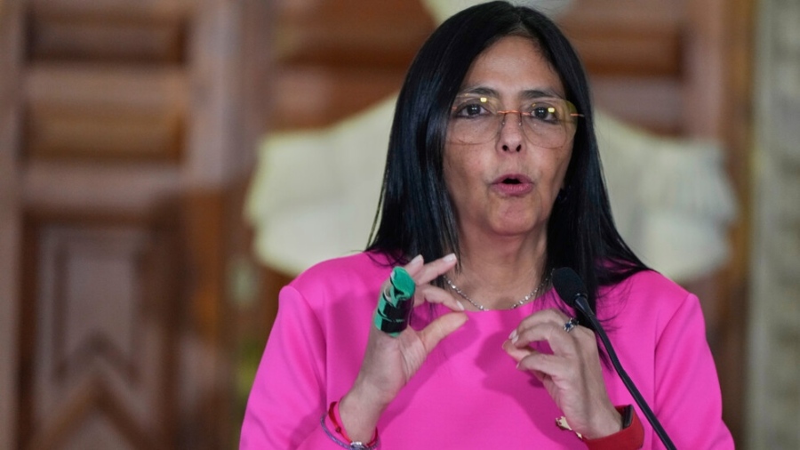 Делси Родригес пое временно управлението на Венецуела