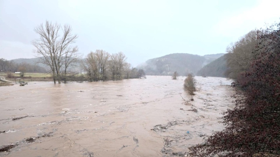 Спасиха баща и син след часове във водите на Арда край Долно Черковище