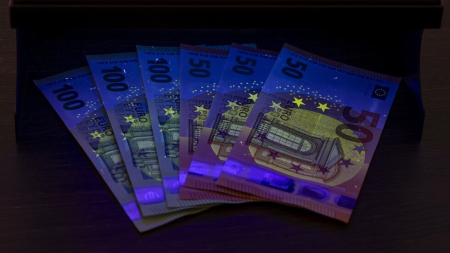 БНБ напомня как да разпознаем истинските евробанкноти преди въвеждането на еврото в България