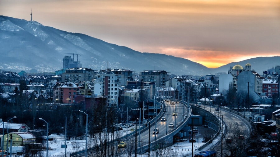 Февруари носи сняг и температури от минус 12 до 23 градуса у нас