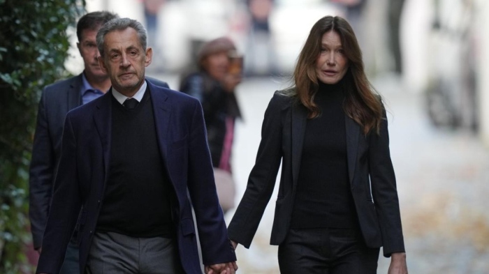 Съд във Франция гледа иск срещу Саркози и Карла Бруни