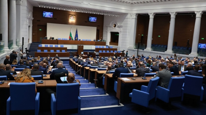 Партиите чакат консултациите при президента за служебния кабинет и следващите избори в страната