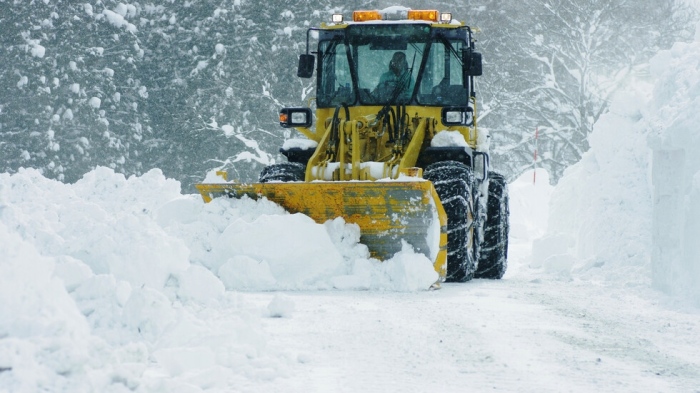Над 500 снегорина чистят пътищата, ограничения за камиони в планините при снеговалеж