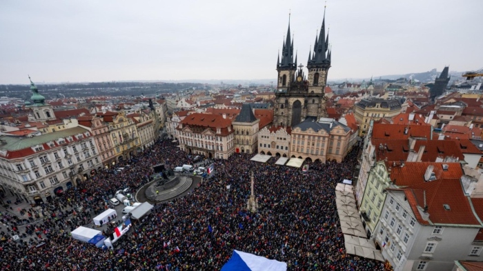Десетки хиляди в Прага излязоха в подкрепа на президента Петър Павел Чехия