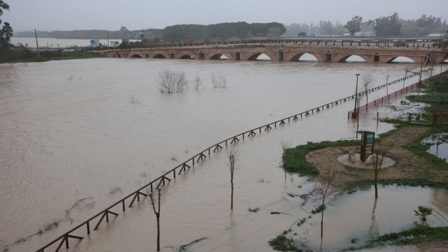 Втора буря за дни носи проливни дъждове и ветрове в Испания и Португалия