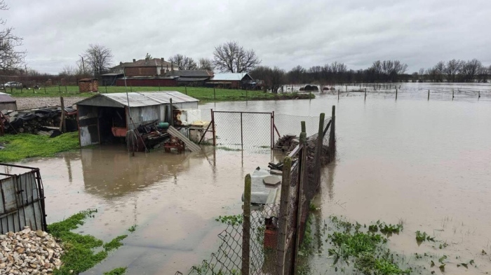 Реки излязоха от коритата си след проливните дъждове