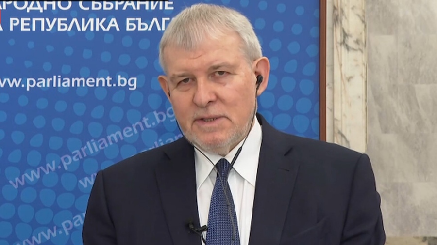 Христов: Искано е разрешение Запрянов да остане военен министър