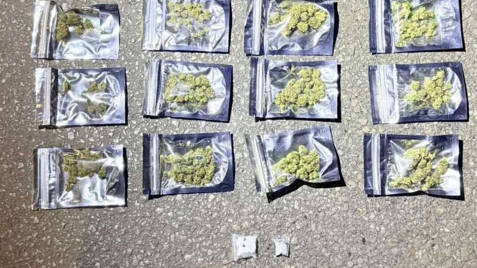 Полицията иззе наркотици, оръжия и 15 000 евро в София