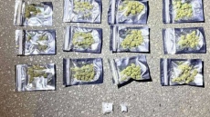 Полицията иззе наркотици, оръжия и 15 000 евро в София