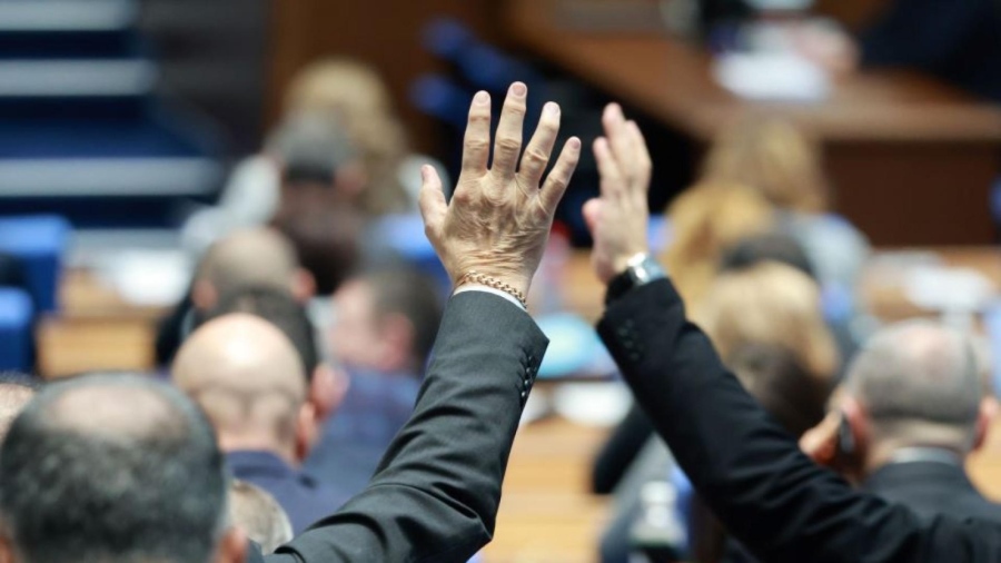 Скандал в парламента за машините и честността на изборите