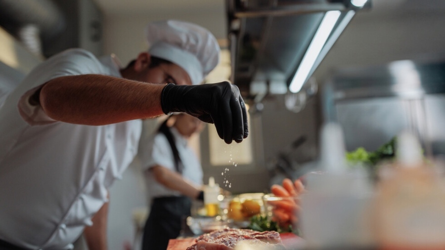 Рене Редзепи напусна Noma след обвинения в тормоз