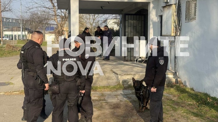 10 задържани при акция срещу купен вот и дрога в Бургас