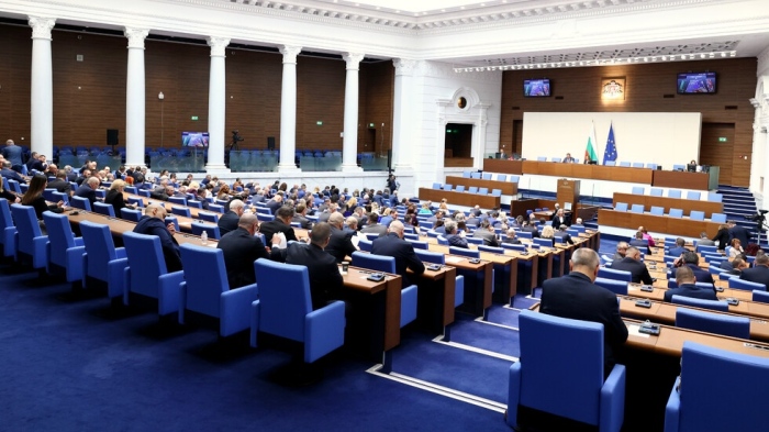 Парламентът удължи действието на бюджета до приемане на нов