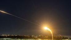 Иран изстреля нови ракети към Израел и заплаши ОАЕ