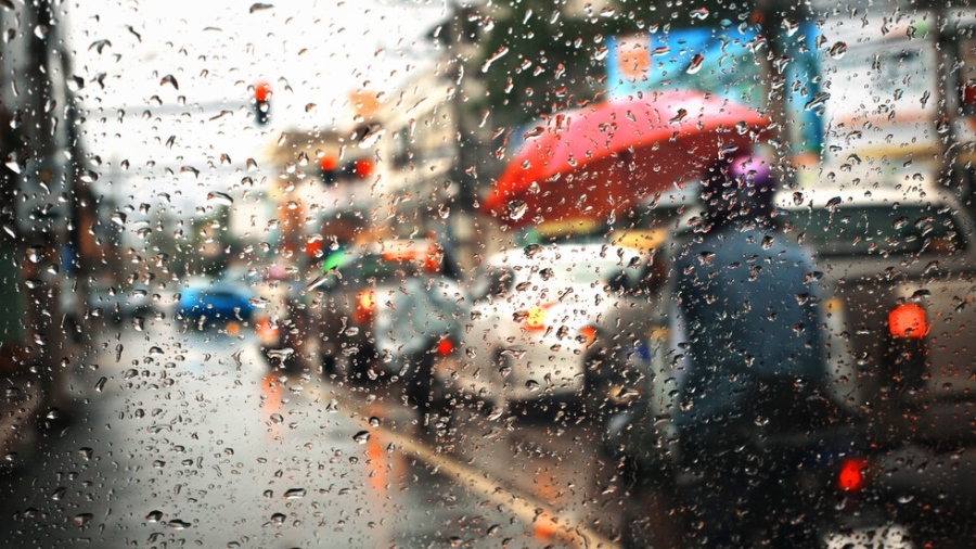 Май започва с дъжд, студ и риск от слани