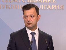Предлагат дефибрилатори за 2300 автомобила на МВР