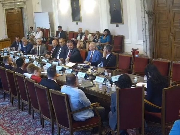 Реформата в МЗ срещна остри критики в здравната комисия