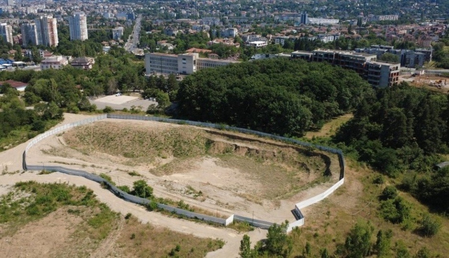 София отчуждава 21 имота за достъп до детската болница
