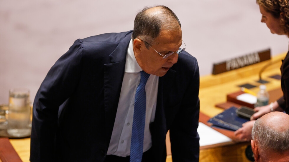 Лавров: Русия няма да спира войната в Украйна