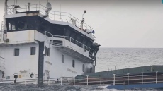 Фрегатата Верни огледа кораба ABLE след атаката в Черно море