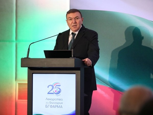 Ангелов: Законите трябва да пазят генеричните лекарства