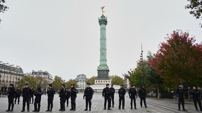 Франция изпраща 70 000 служители заради нови протести в Париж